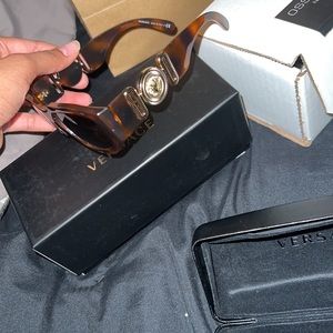 AUTHENTIC VERSACE VE4361
521773 SUNGLASSES